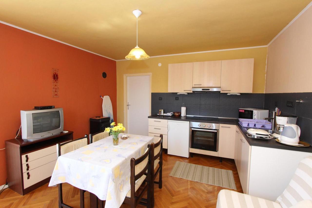 Apartma Rokov *